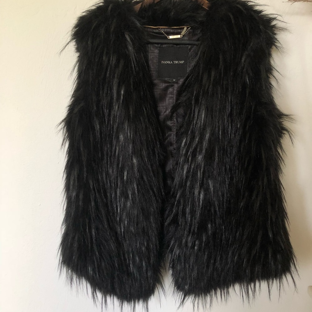 NWOT FAUX FUR VEST BLACK SIZE M